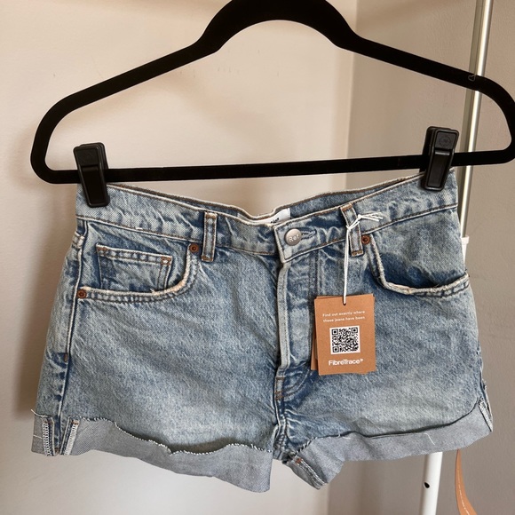 Reformation Charlie Cuffed High Rise Jean Shorts in Sloane - Picture 3 of 5